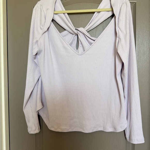 Lavender Twist-Back Long Sleeve Top - Picture 2 of 4